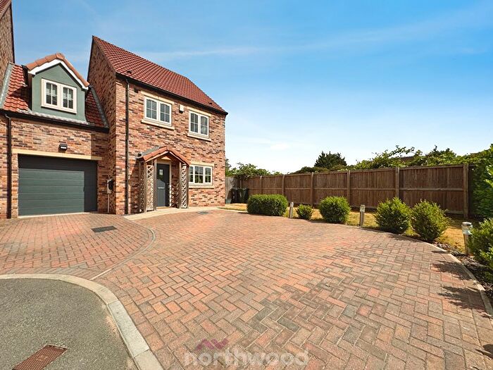 5 Bedroom Link Detached House For Sale In Wharf Crescent, Thorne, Doncaster, DN8