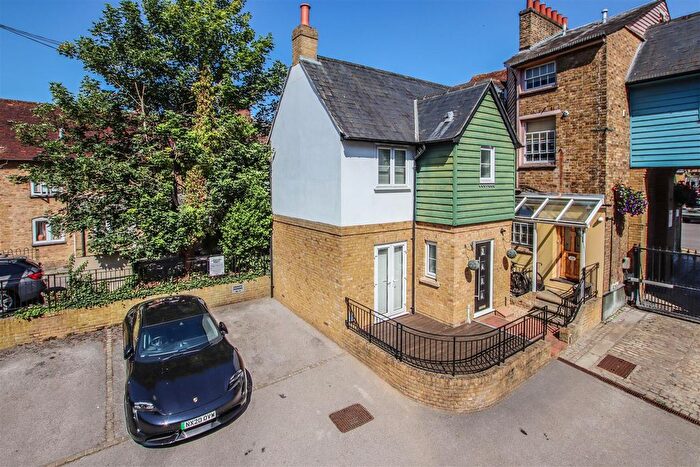 2 Bedroom Detached House For Sale In Town Mill Mews, Hertford, SG14