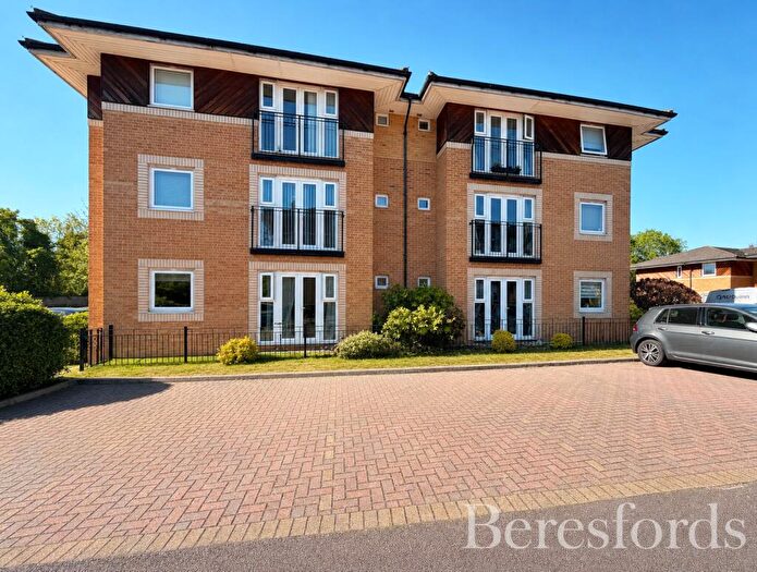 2 Bedroom Apartment For Sale In Stafford Avenue, Hornchurch, RM11
