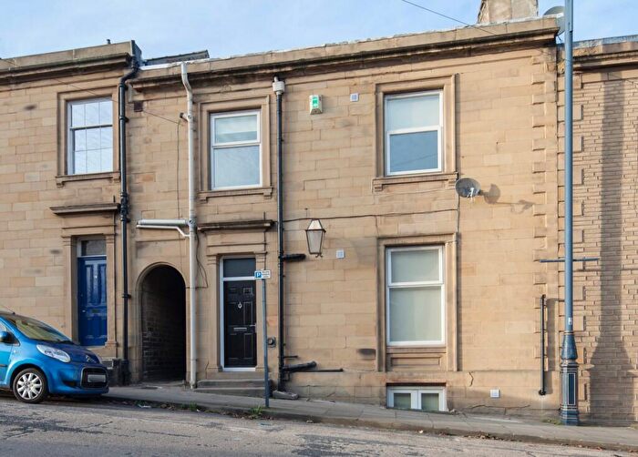 1 Bedroom Terraced House To Rent In Fitzwilliam Street, Huddersfield, HD1