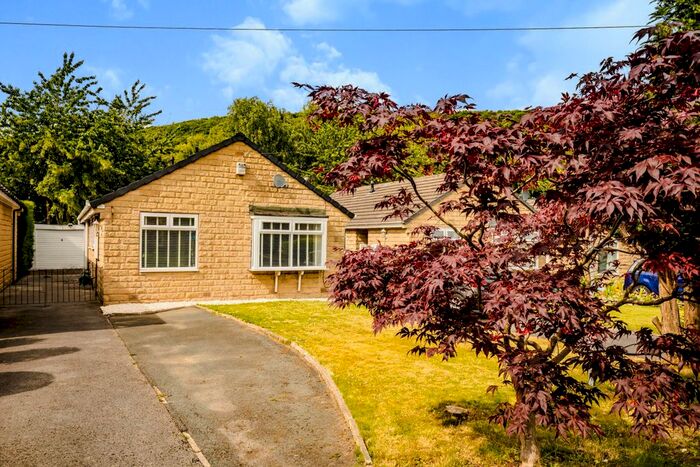 3 Bedroom Bungalow To Rent In Clay Butts, Huddersfield, West Yorkshire, HD2