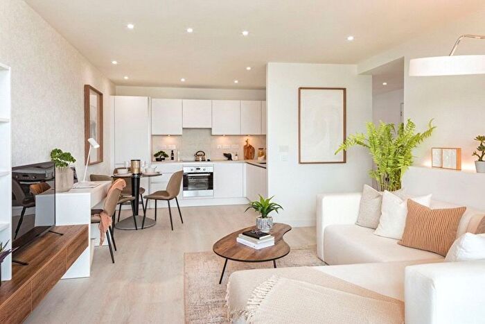 1 Bedroom Flat To Rent In Barratt House, Hounslow, TW3