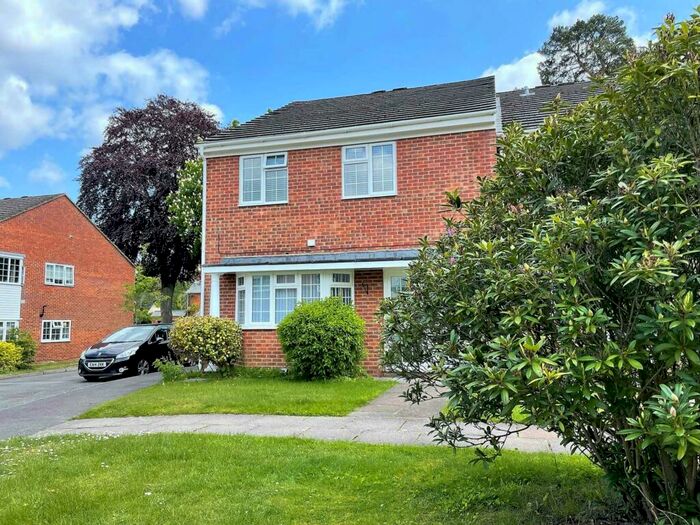 2 Bedroom Apartment To Rent In Bearwood Gardens, Fleet, GU51
