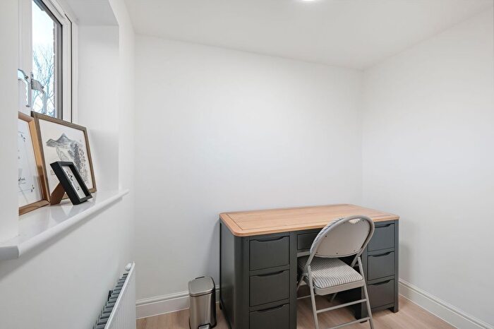 3 Bedroom End Of Terrace House For Sale In Handford Crescent, Shirley, B90