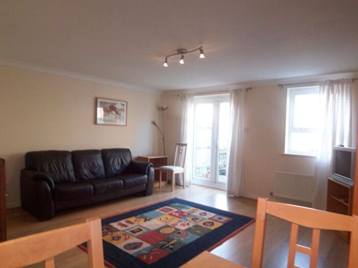 2 Bedroom Apartment To Rent In Schooner Close, Isle Of Dogs, London, E14