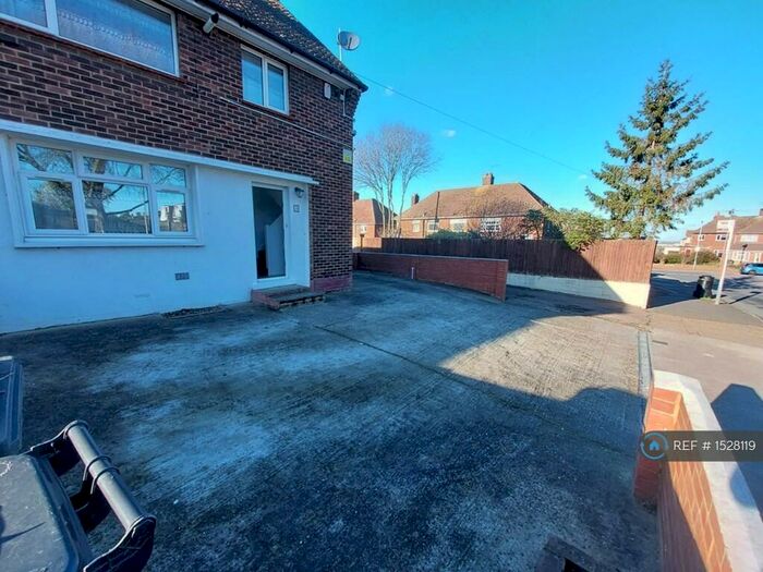 5 Bedroom Semi-Detached House To Rent In St. Gregorys Crescent, Gravesend, DA12