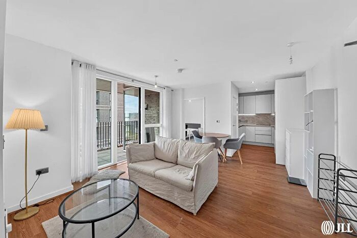 3 Bedroom Flat To Rent In Triathlon Point, E20