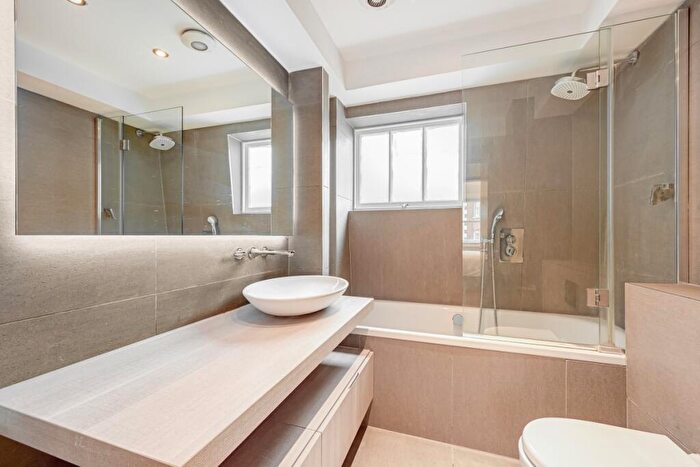 2 Bedroom Apartment To Rent In Baker Street, Marylebone, NW1