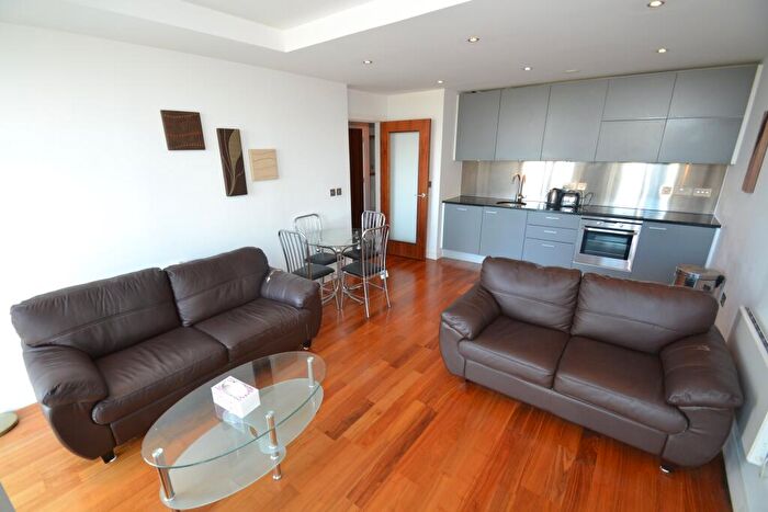 1 Bedroom Flat To Rent In Admiral House, - Newport Road, Cardiff, CF24