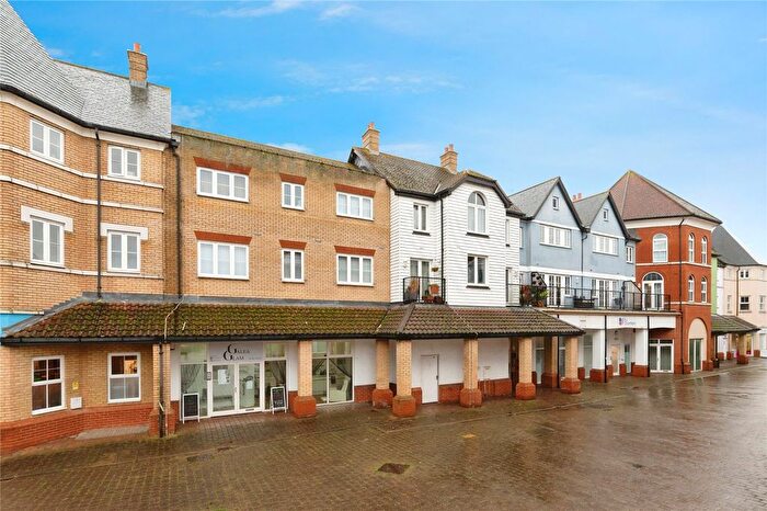 2 Bedroom Flat For Sale In Roche Close, Rochford, Essex, SS4
