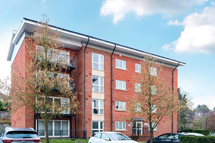 3 Bedroom Flat For Sale In High Wycombe, Buckinghamshire, HP13