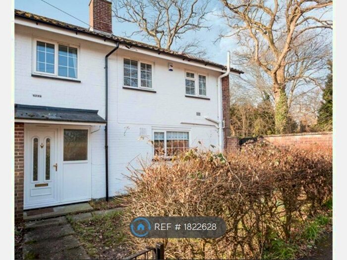 3 Bedroom End Of Terrace House To Rent In Sycamore Close, Langley Green, RH11