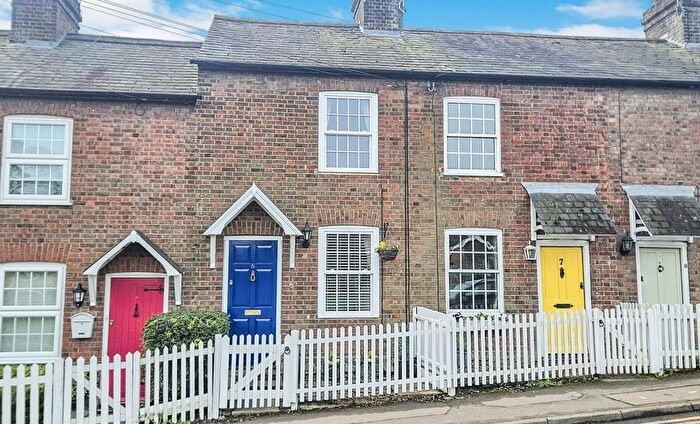 2 Bedroom Terraced House For Sale In Amenbury Lane, Harpenden, AL5