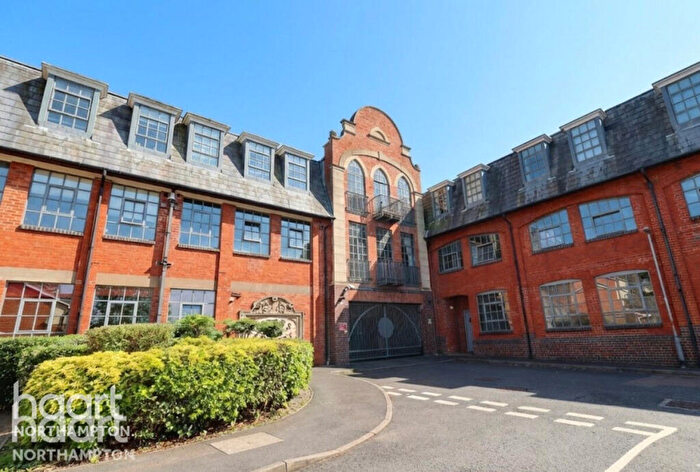 2 Bedroom Flat For Sale In Brockton Street, Northampton, NN2