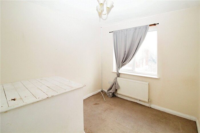 1 Bedroom Property To Rent In Old Lodge Lane, Purley, CR8