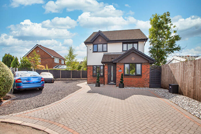 4 Bedroom Detached House For Sale In Rushbury Drive, Oldham, OL2