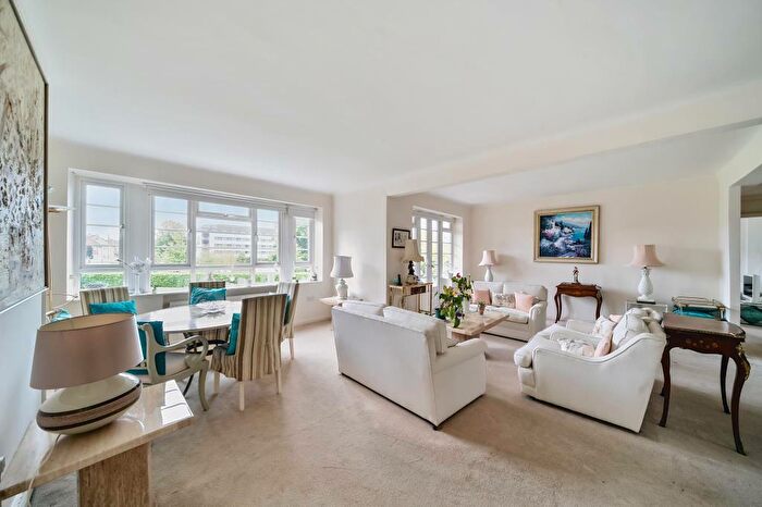 2 Bedroom Flat For Sale In Chessington Court, Finchley, N3