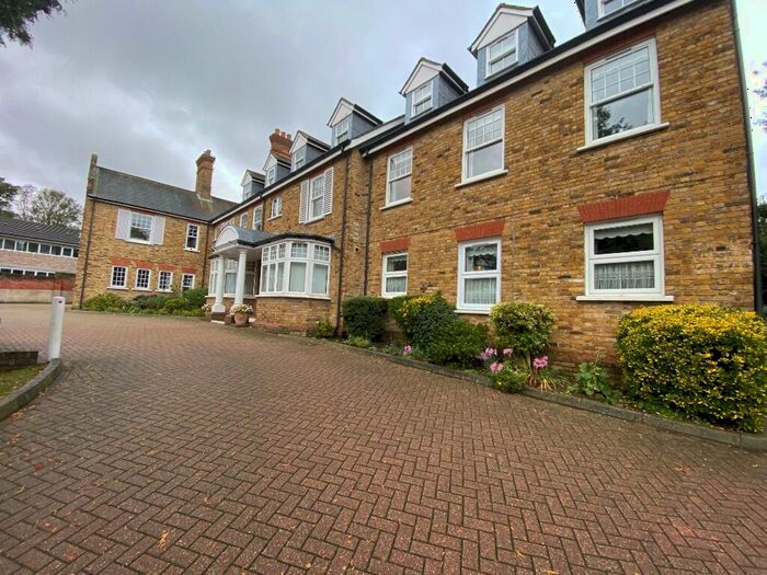 2 Bedroom Apartment To Rent In Hockley Road, Rayleigh, Essex, SS6
