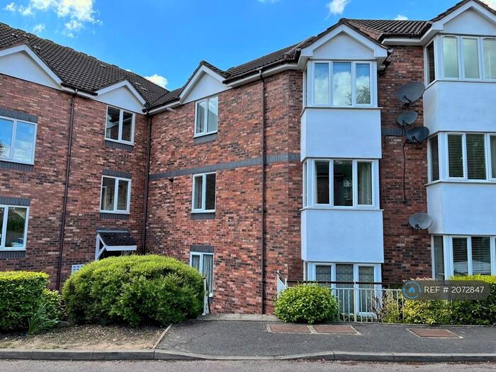2 Bedroom Flat To Rent In Millers Rise, St. Albans, AL1