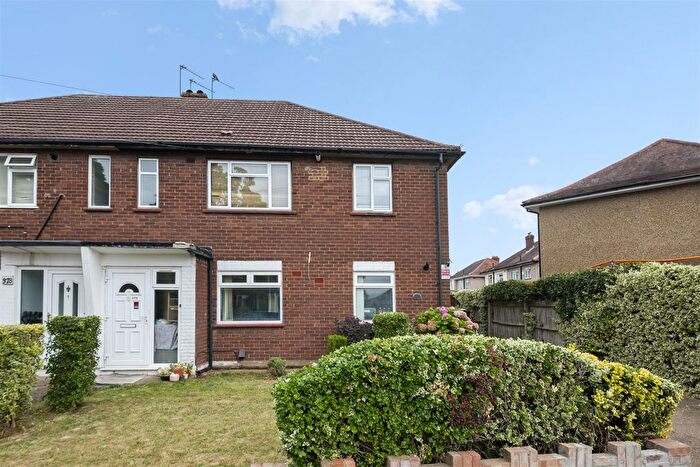 2 Bedroom Maisonette For Sale In Lansbury Drive, Hayes, UB4