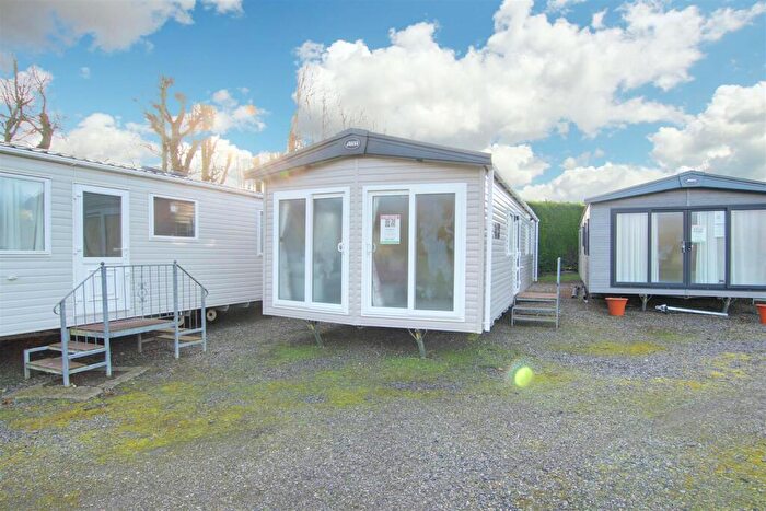2 Bedroom Chalet For Sale In Woodthorpe Leisure Park, Woodthorpe, Alford, LN13