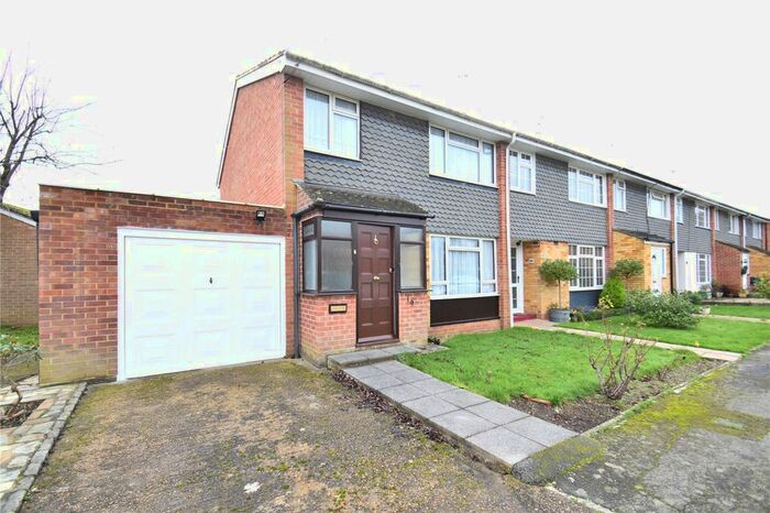 3 Bedroom Detached House To Rent In Decies Way, Stoke Poges, Buckinghamshire, SL2