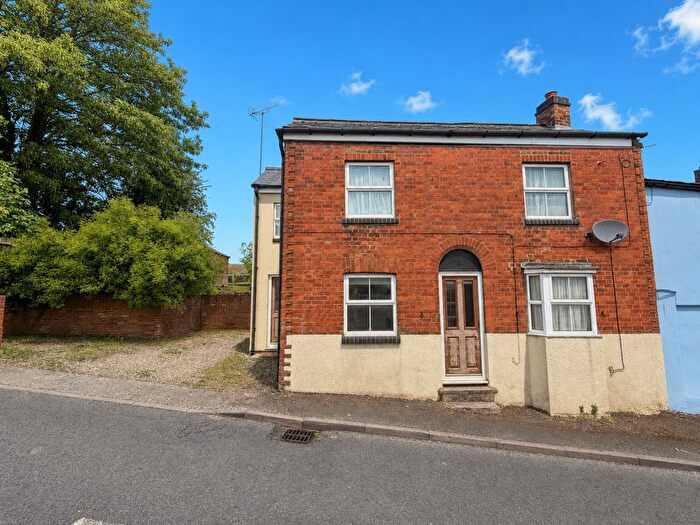 3 Bedroom Cottage For Sale In Gawcott Road, Buckingham, MK18