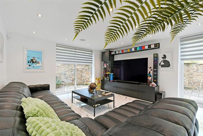 4 Bedroom Detached House For Sale In Soaper Lane, Dronfield, S18