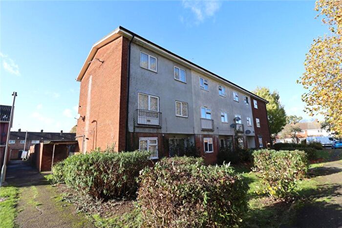 2 Bedroom Maisonette For Sale In Clopton Green, Basildon, Essex, SS14