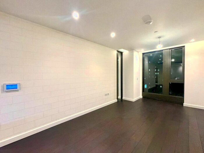 1 Bedroom Flat To Rent In Parry Street, London, SW8