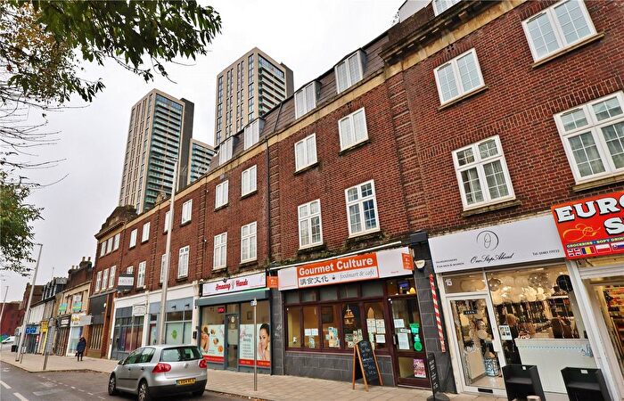 2 Bedroom Flat To Rent In Chapel Street, Woking, Surrey, GU21
