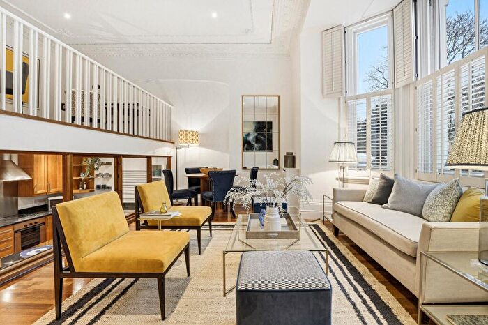 2 Bedroom Flat For Sale In Redcliffe Square, Chelsea, London, SW10