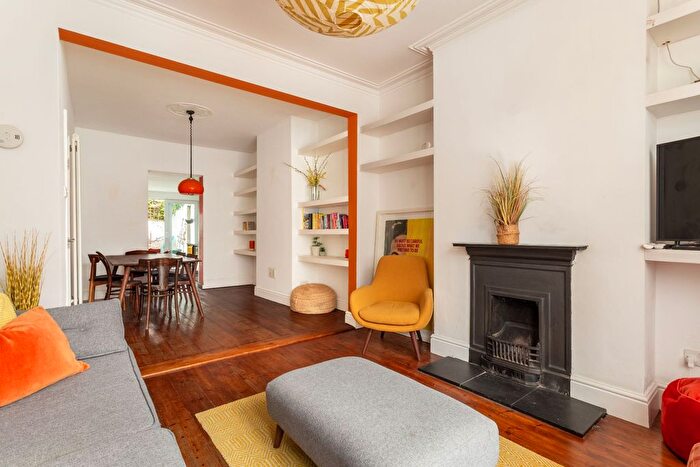 3 Bedroom Terraced House To Rent In Queens Park Road, Brighton, BN2