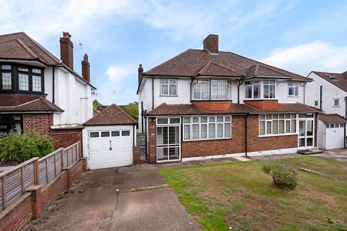 3 Bedroom Semi-Detached House For Sale In Riefield Road, SE9