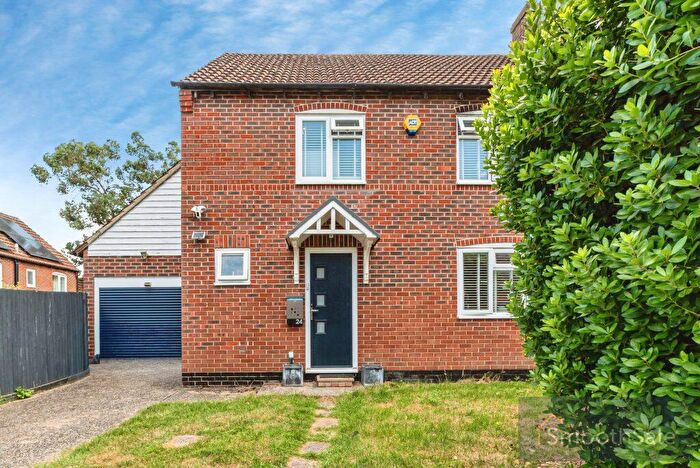 4 Bedroom Detached House For Sale In Blackberry Walk, Basingstoke, RG24