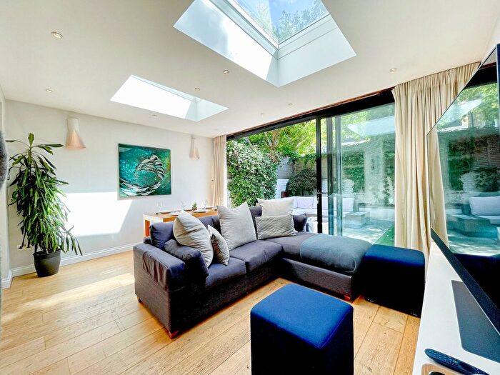 2 Bedroom Flat To Rent In Hammersmith, W6
