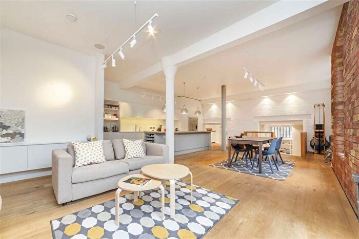 3 Bedroom Flat To Rent In Green Walk, London Bridge, SE1