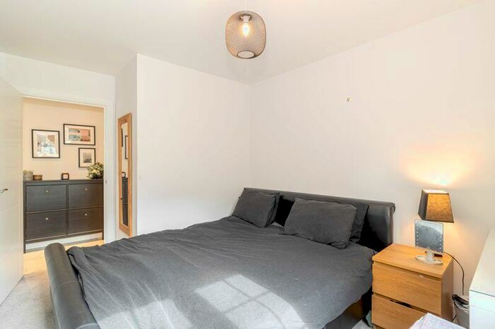 1 Bedroom Flat For Sale In Arundale Walk, Horsham, RH12