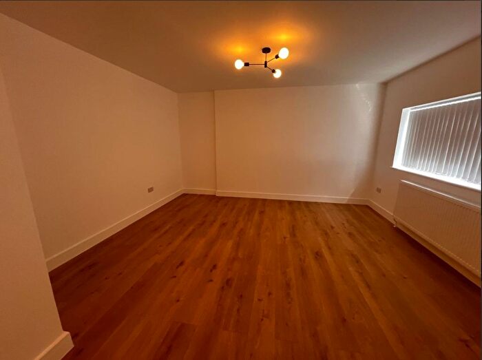 7 Bedroom Semi-Detached House To Rent In Oatlands Drive, Slough, Berkshire, SL1