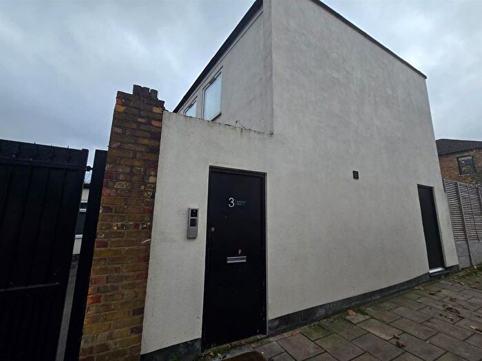 Studio To Rent In Duncrievie Road, London, SE13