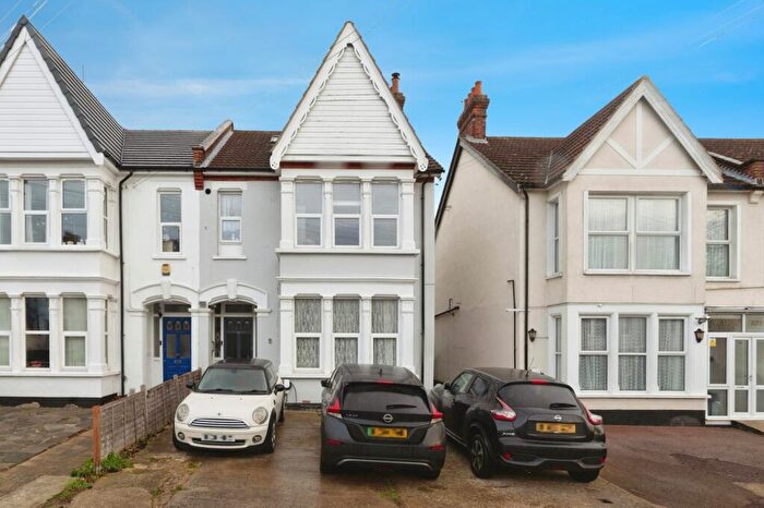 2 Bedroom Flat For Sale In Meteor Road, Westcliff-On-Sea, Essex, SS0