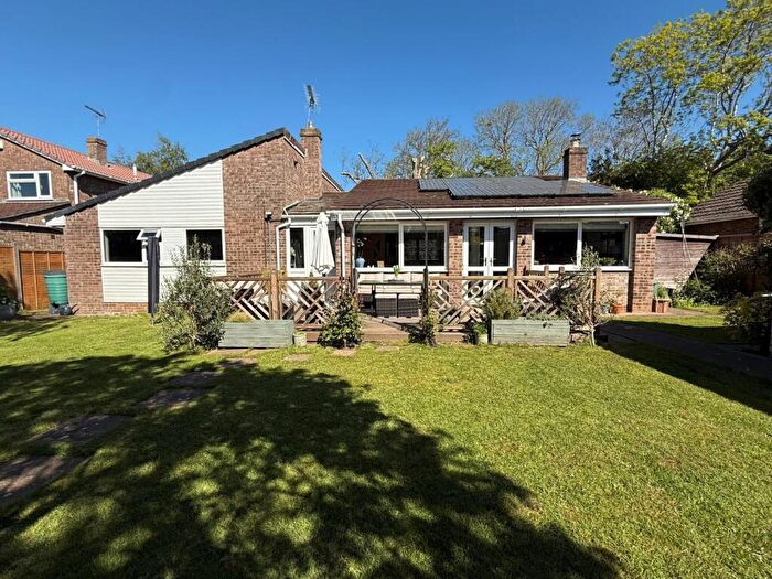 4 Bedroom Bungalow For Sale In Kingston Way, Nailsea, North Somerset, BS48