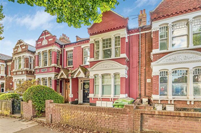 2 Bedroom Flat To Rent In Cavendish Road, SW12