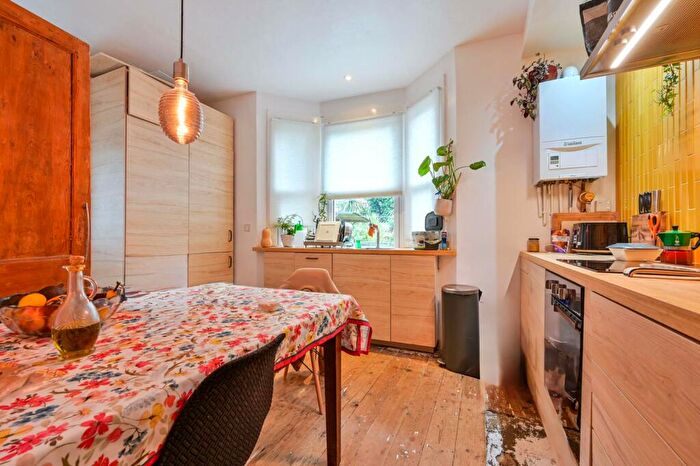 2 Bedroom Maisonette To Rent In Hardman Road, Kingston, Kingston Upon Thames, KT2