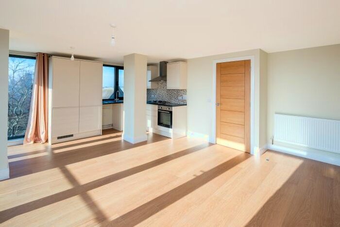 3 Bedroom Flat To Rent In High Road, Ilford, IG1