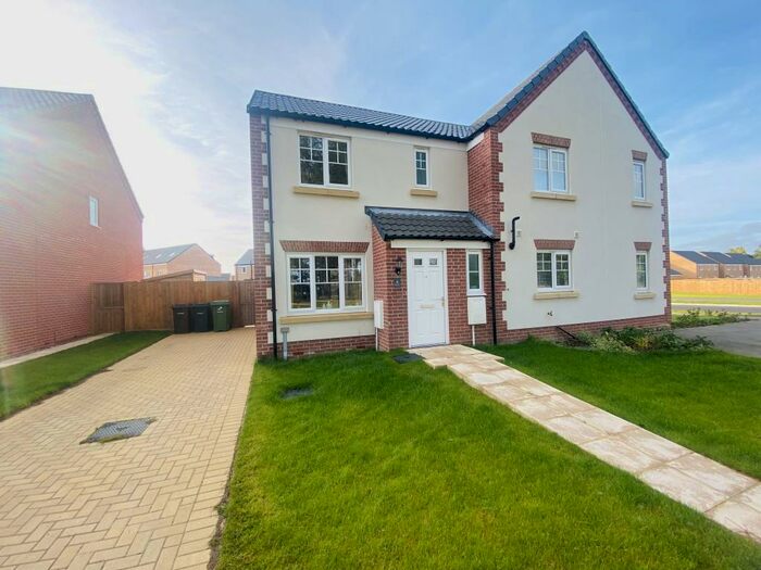 3 Bedroom House To Rent In Bray Drive, NR18