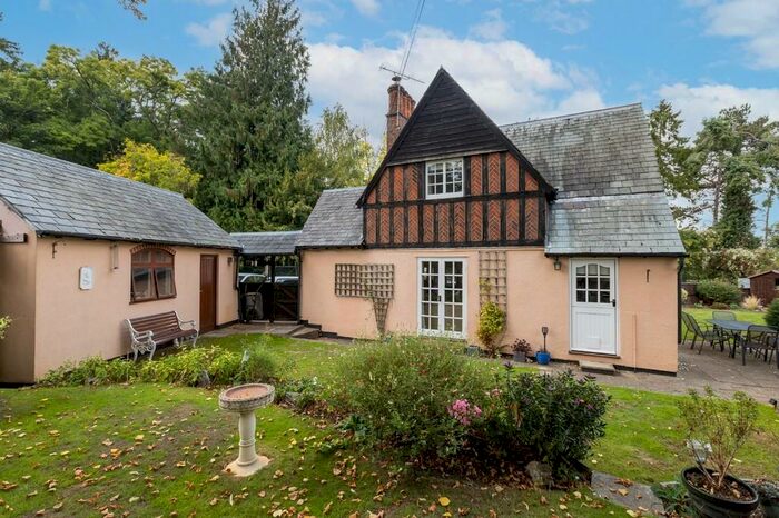 3 Bedroom Detached House For Sale In Preston Road, Gosmore, Hitchin, Herts, SG4