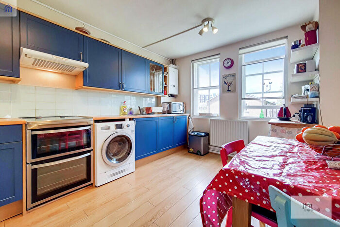 2 Bedroom Maisonette To Rent In Parkhurst Road, London, N7