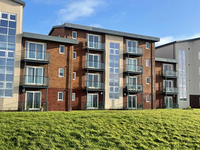 2 Bedroom Flat For Sale In Pentre Doc Y Gogledd, Llanelli, SA15