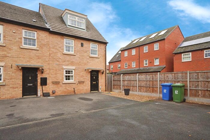 3 Bedroom Town House To Rent In Chelmsford Mews, Retford, Nottinghamshire, DN22